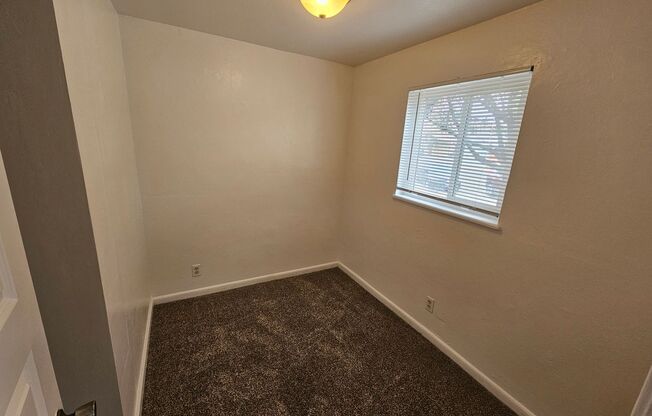 2 beds, 1 bath, $1,250, Unit 303 Colusa St