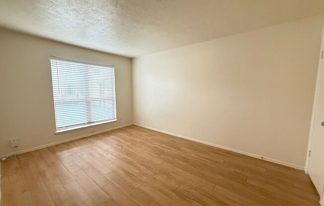 2 beds, 1 bath, 924 sqft, $1,699, Unit OPA-131