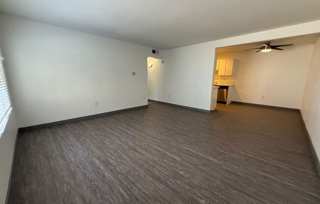 2 beds, 1 bath, 950 sqft, $3,015, Unit D093