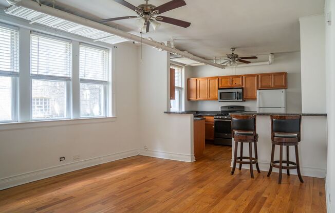 Albany Park - 1 Bed / 1 Bath, English Garden - Heat Included