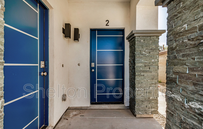 1305 E MADISON ST
