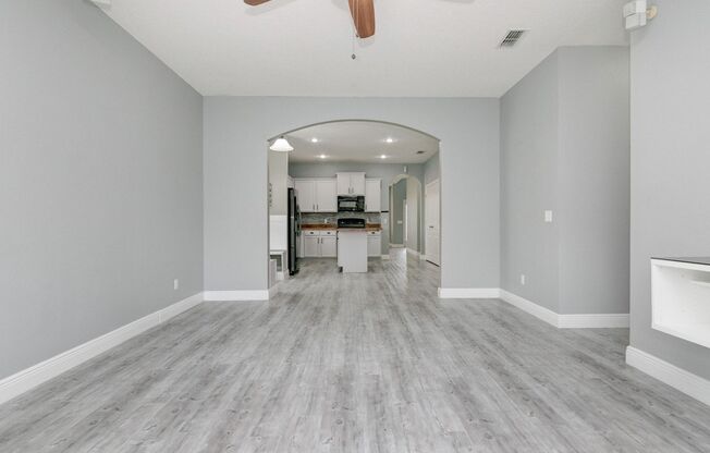 Beautiful Move-in Ready 4 bed/2bath home located on a cul-de-sac in Beacon Park!