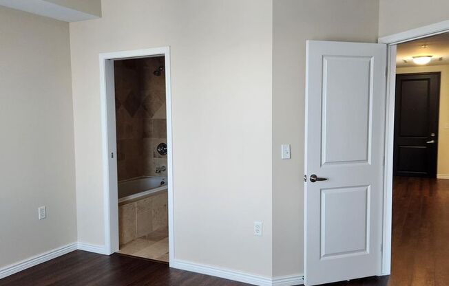 1 bed, 1 bath, $2,100, Unit # 10