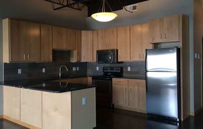 1 bed, 1 bath, 625 sqft, $910, Unit 303