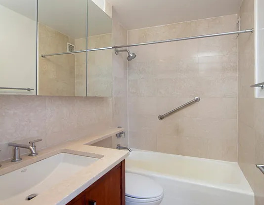 2 beds, 2 baths, $9,300, Unit 14D