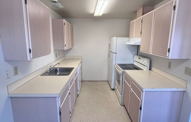 2 beds, 1 bath, 750 sqft, $895, Unit 04