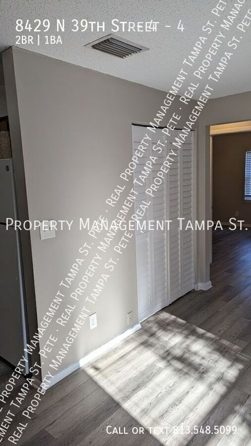 8429 N 39 ST