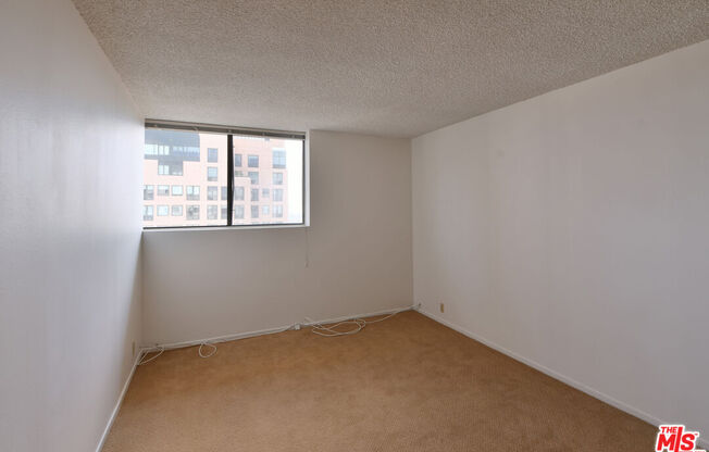2 beds, 2 baths, 1,037 sqft, $4,100, Unit 1612