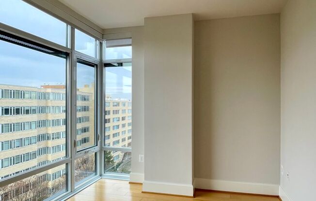 2 beds, 1 bath, $4,350, Unit 809