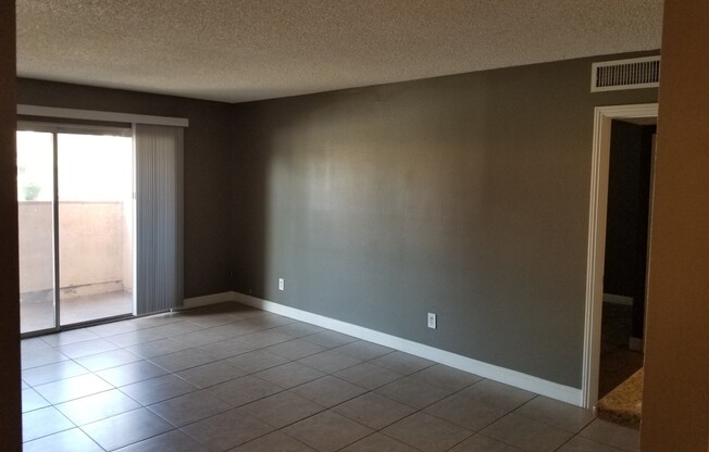 *HCVP considered*DOWNSTAIRS 1BD 1BA CONDO!