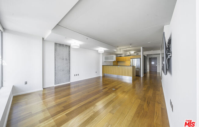 2 beds, 2 baths, 1,170 sqft, $4,000, Unit 1810