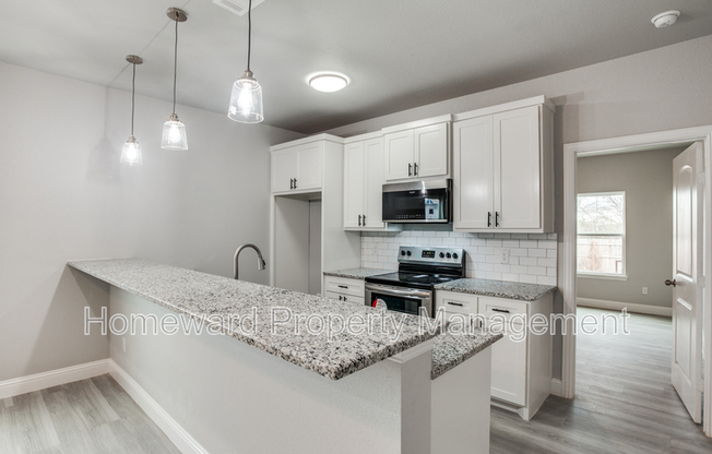 1609 DANIEL ST