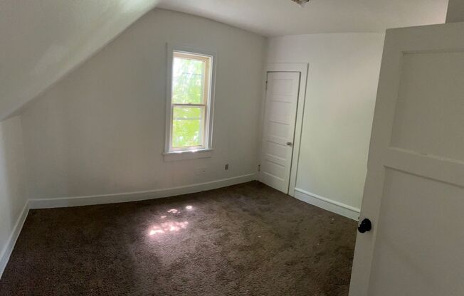 2 beds, 1 bath, $895