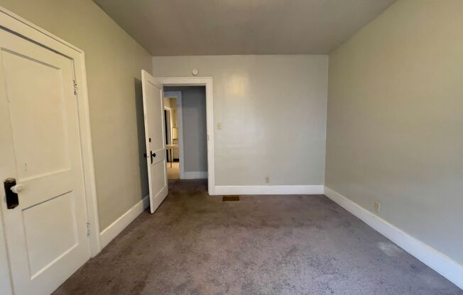 PRELEASING for AUGUST! Close to Campus