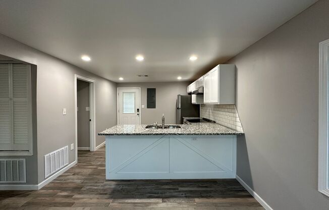 Cozy 2 Bedroom 1 Bathroom for Rent!