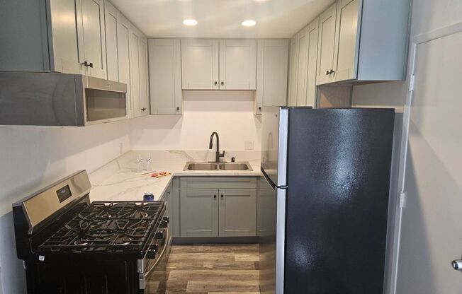 Newly Renovated Special 2 Bedroom - 1 Bathroom unit in Point Loma