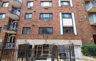 2336 N COMMONWEALTH AVE