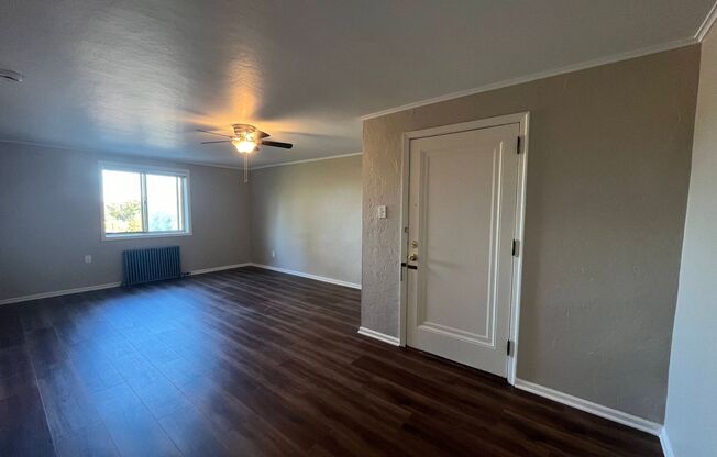 1 bed, 1 bath, $830, Unit 105