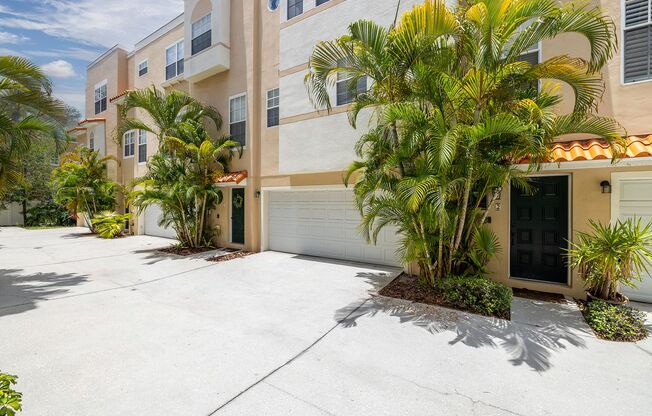 Palma Ceia / South Tampa Townhome (2-Car Garage)