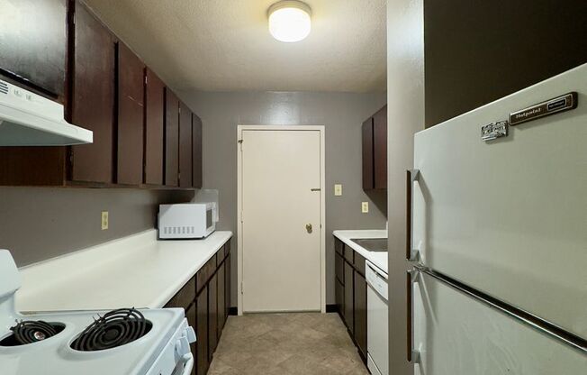 Spacious 2 Bedroom Condo at Gateway Park near Johns Hopkins Homewood Campus!