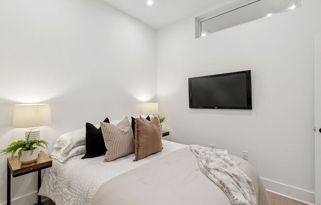 2 beds, 1 bath, 800 sqft, $2,108, Unit 308