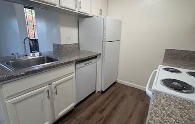 2 beds, 2 baths, 865 sqft, $1,595, Unit 42