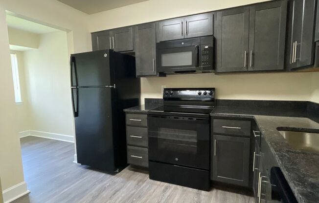 2 beds, 2 baths, 1,000 sqft, $1,900, Unit 14227 #302
