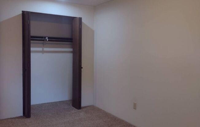 2 beds, 1 bath, 860 sqft, $1,375, Unit 4C