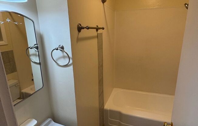 Studio, 1 bath, 400 sqft, $1,295, Unit 03