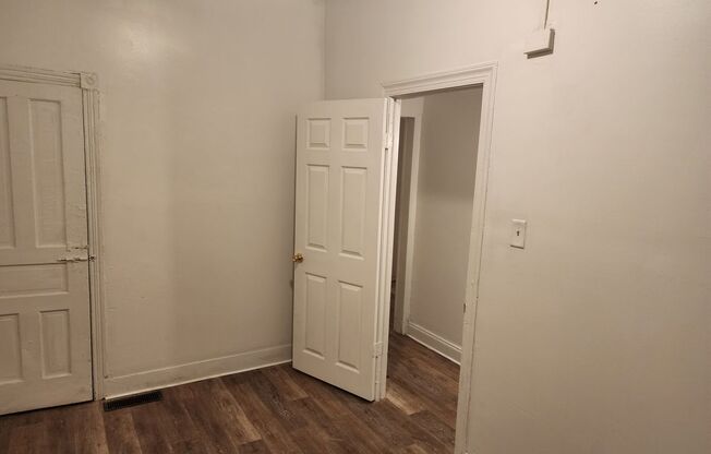 2 beds, 1 bath, 900 sqft, $1,150, Unit A