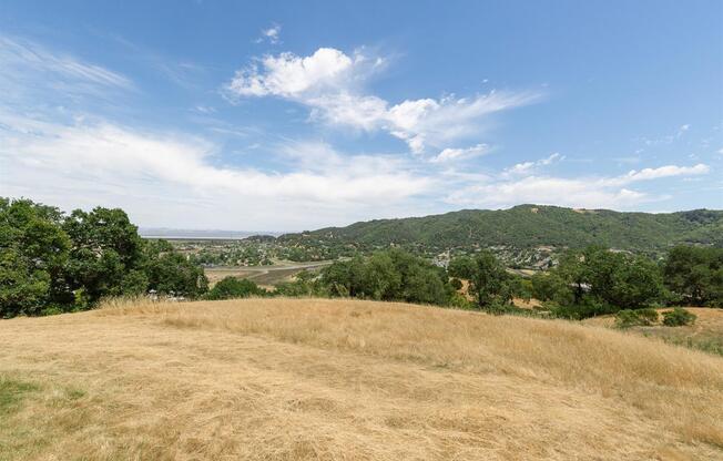 Stunning Remodeled 2BR/2BA Garage Laundry Fireplace