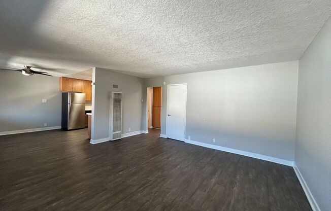 2 beds, 1 bath, 950 sqft, $2,795, Unit 4720-27