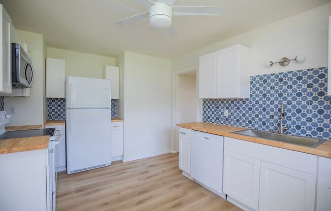 2 beds, 1 bath, $1,395