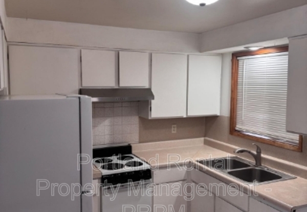 883 SE 11 AVE