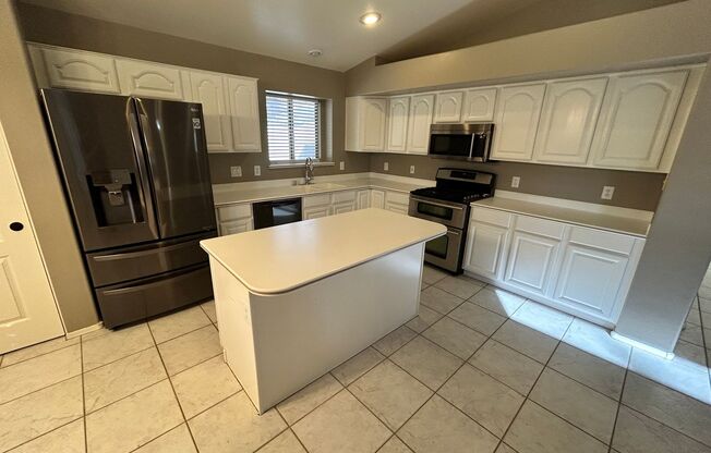 3 Bed/ 2 Bath Home with Den in Arrowhead Ranch with Pool!