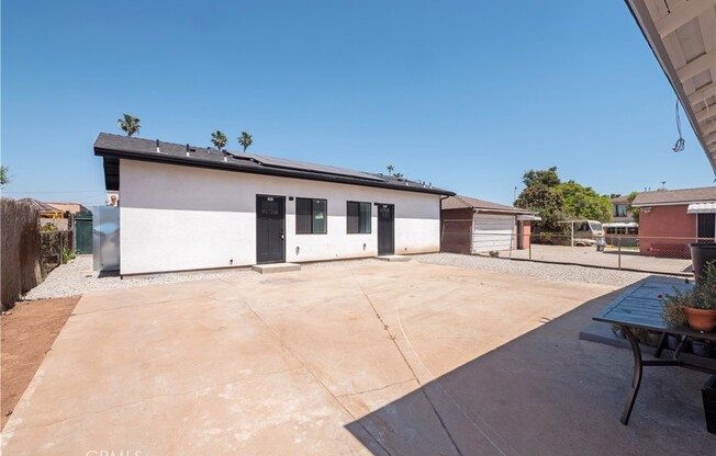 3045 E 5 ST
