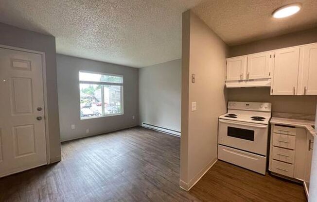 1 bed, 1 bath, 525 sqft, $1,295, Unit 83
