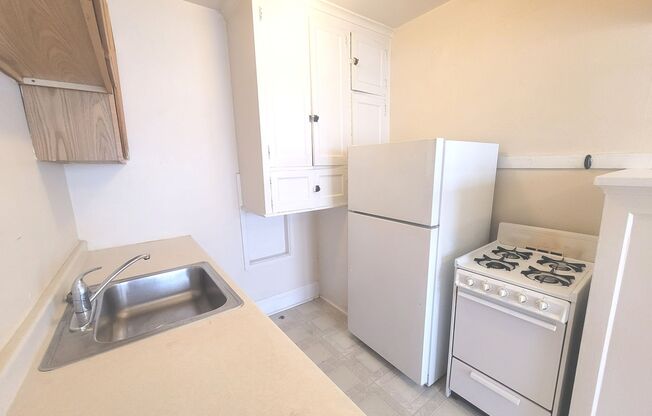 1 bed, 1 bath, $1,045, Unit 208