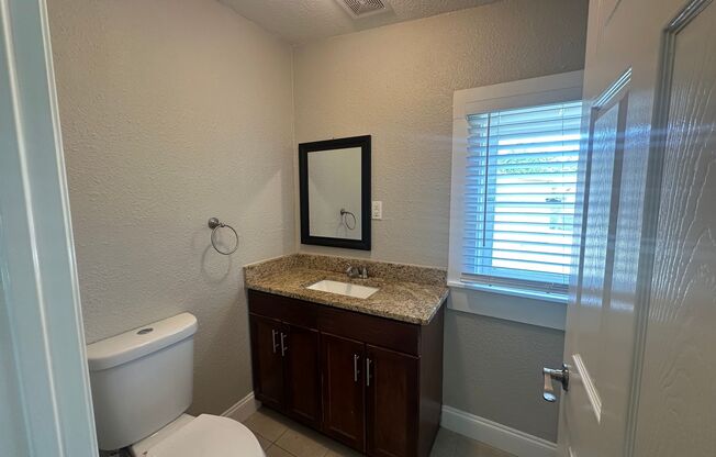 2 beds, 2 baths, 946 sqft, $1,600, Unit Unit 4
