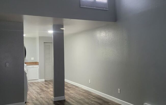 3 beds, 1 bath, 945 sqft, $1,700, Unit 1326 M4