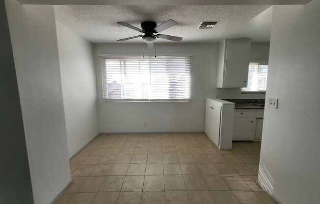 2 beds, 1 bath, $2,195, Unit 05