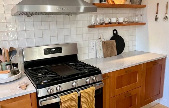 Available in July! Pet Friendly Fully Furnished Townhouse close to Hospitals, UAA