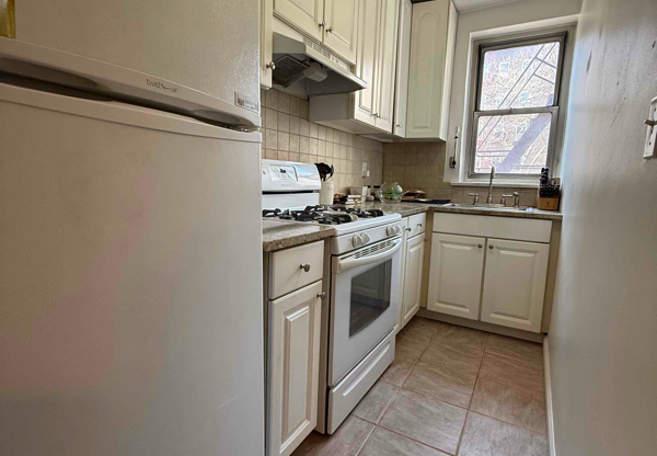 800 BRONX RIV RD