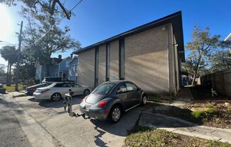 Nice 1 bedroom, 1 bathroom unit in the Riverside area of Jacksonville!