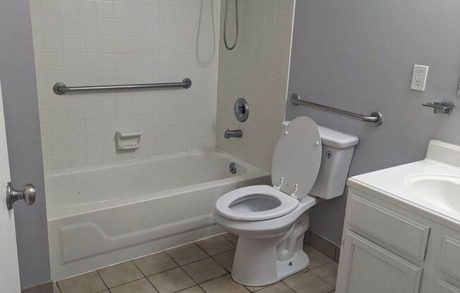 O'bryonville: Beautiful Updated 1 Bedroom