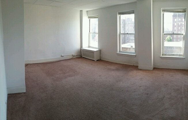 2 beds, 2 baths, 1,585 sqft, $2,325, Unit Old King Edward 67