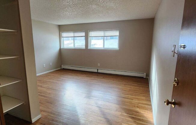 2 beds, 1 bath, 715 sqft, $895, Unit C102