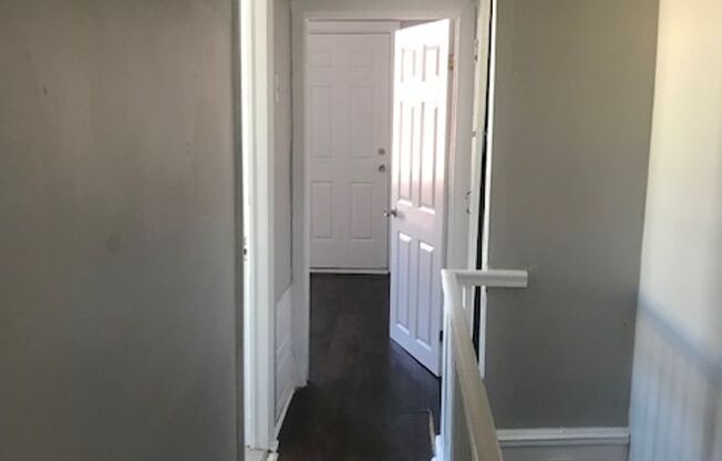 4 beds, 1 bath, $1,400, Unit 1st Floor Rear