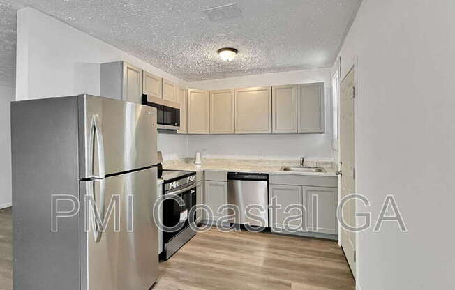 1121 E 53 ST