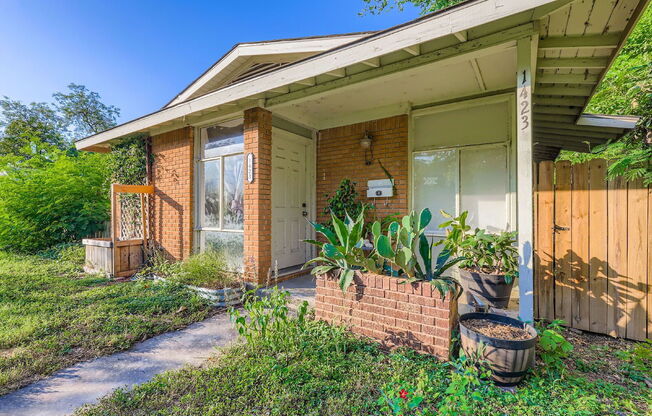1423 WESTMOOR DR